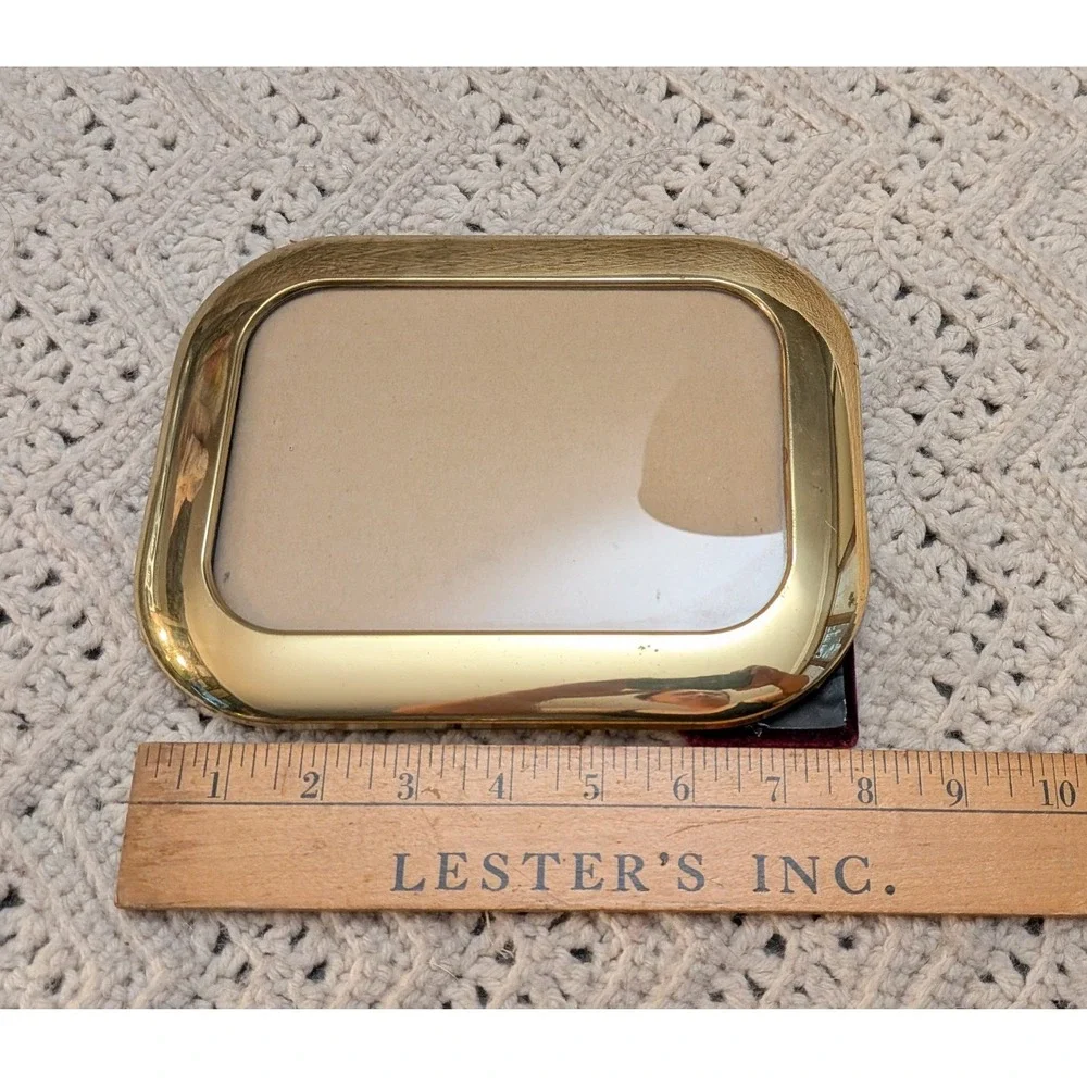 Vintage Polished Brass Rounded 4x6 Picture Frame Gold Tone Velvet Back Taiwan